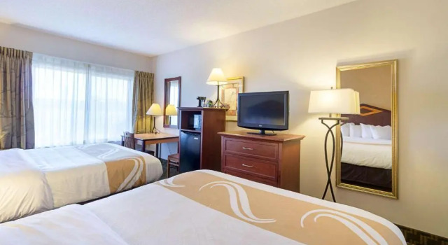 Standard Vierer Zimmer Keller Quality Inn