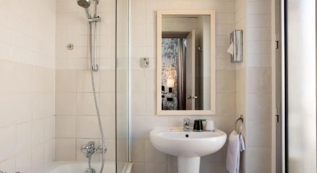 Четырёхместный номер Hotel des Nations Saint Germain