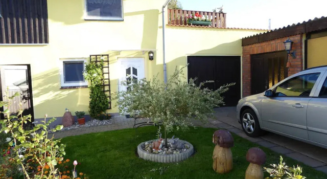 Коттедж с балконом Gemuetliche Ferienunterkuenfte mit Garten in Zweedorf