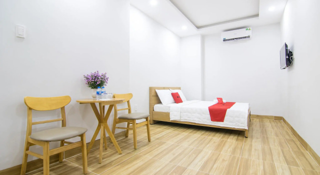 Номер Superior RedDoorz Plus near E-Town 2