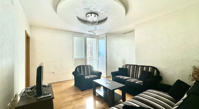 Апартаменты Comfort с балконом и с видом на горы Family three bedroom Apartment Petrovac