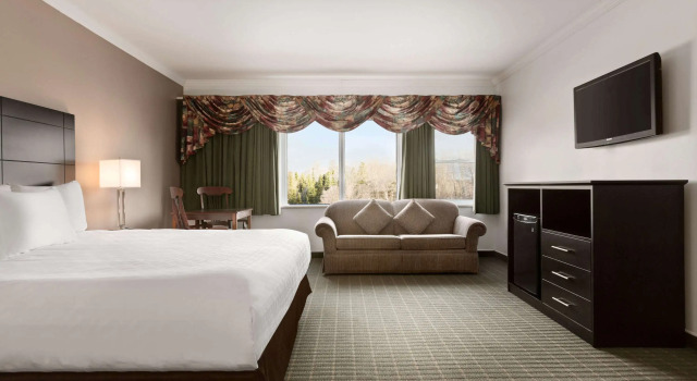 Travelodge by Wyndham Baie-Comeau, Rezerwuj Hotel Hotele w Manicouagan z parkingiem, Parking