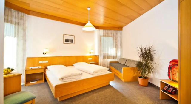 Семейный номер Economy с балконом Alpinhotel Vajolet