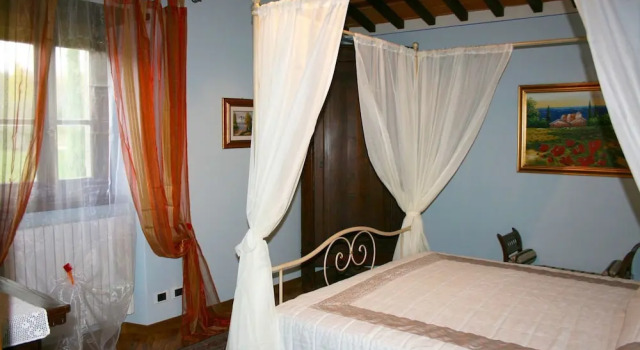 Wonderful private villa with private pool, A/C, WIFI, TV, pets allowed and parking, close to Are...