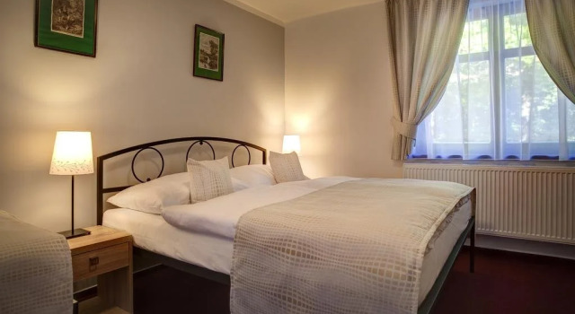 Penzion Obora, Book Hotel Hoteller i Podebrady med parkering, Parkering