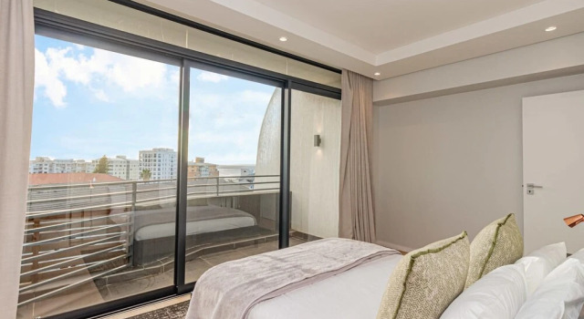Modern Apartment in Sea Point With Rooftop Deck Penthouse on S, Забронировать Апартаменты/квартира Апартаменты Кейптауна, рядом с Signal Hill Noon Gun, Апартаменты/квартира