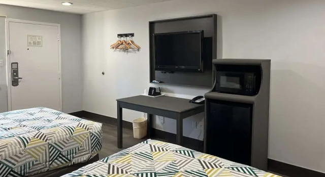 Четырёхместный номер Deluxe Motel 6 Greenville, NC ECU Medical Center