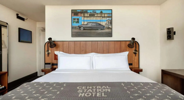 Двухместный номер Concourse The Central Station Memphis, Curio Collection By Hilton