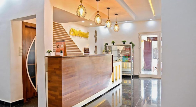 Cincinnati Hotel, Rezervovat Hotel Hotely v Yaoundé s bazénem, Bazén