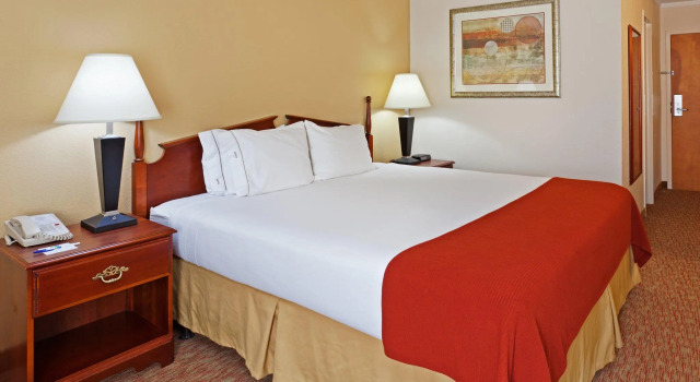 Двухместный номер Standard Holiday Inn Express & Suites Greensboro - I-40 atWendover by IHG