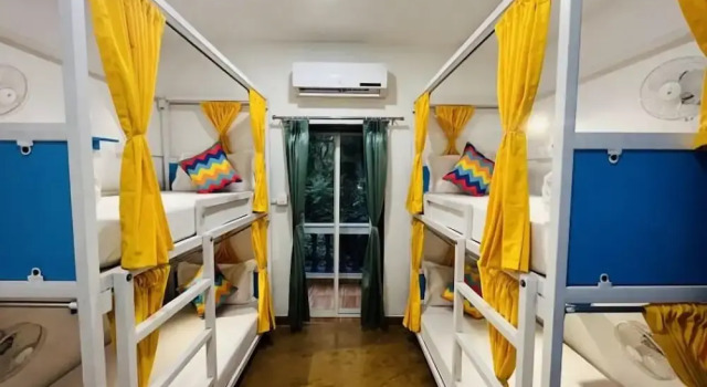 Кровать в общем номере goSTOPS PLUS Goa, Vagator