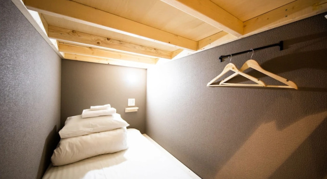 Кровать в общем номере Ten to Ten Hostel
