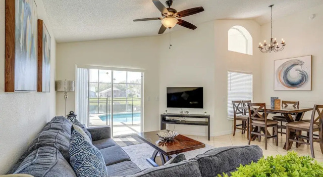 9 Mi to Disney: Home w/ Pool Table & Water Views!, Rezerwuj Dom wakacyjny Hotele w Kissimmee z parkingiem, Parking