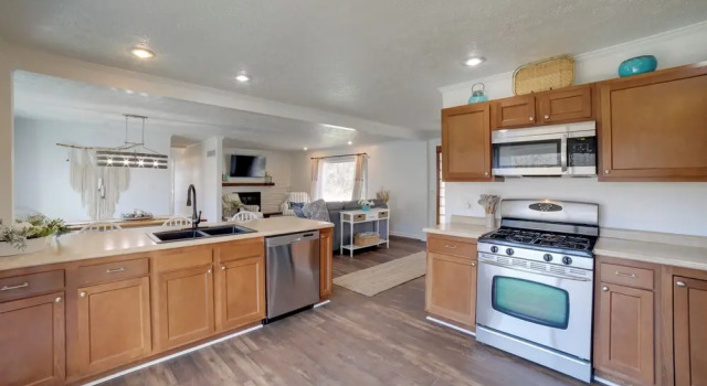 Коттедж с 3 комнатами Charming Riverfront Retreat in Monticello