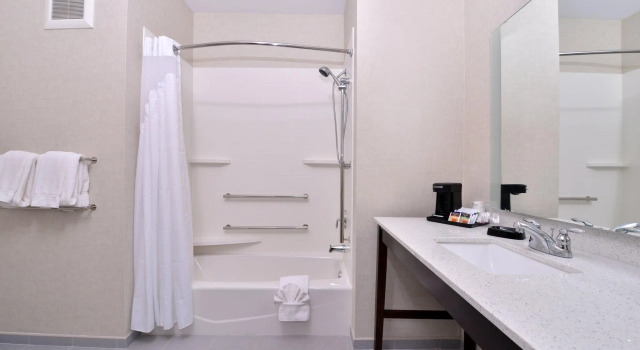 Четырёхместный номер Standard Holiday Inn Express Hotels & Suites Loma Linda by IHG
