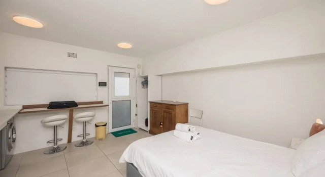 Bright and Adorable Studio in Vredehoek, Забронировать Апартаменты/квартира Отели Cape Peninsula с парковкой, Парковка