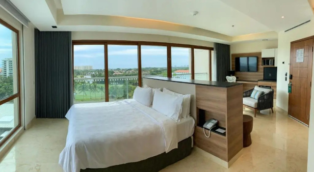 Люкс с видом на горы Holiday Inn & Suites Puerto Vallarta Marina & Golf
