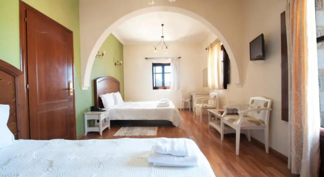 Трёхместный номер Standard Areos Polis Boutique Hotel