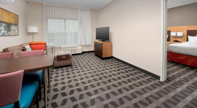 Четырёхместный люкс c 1 комнатой TownePlace Suites by Marriott College Park