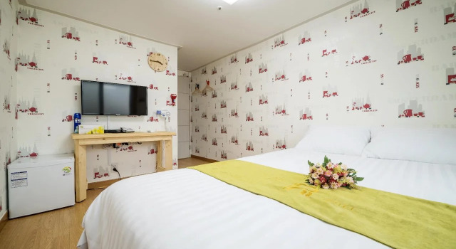 Olle Seven Hostel, Забронировать Хостел Отели Согвипхо с парковкой, рядом с Реабилитационная клиника «Зоунс» в Чеджу, Парковка