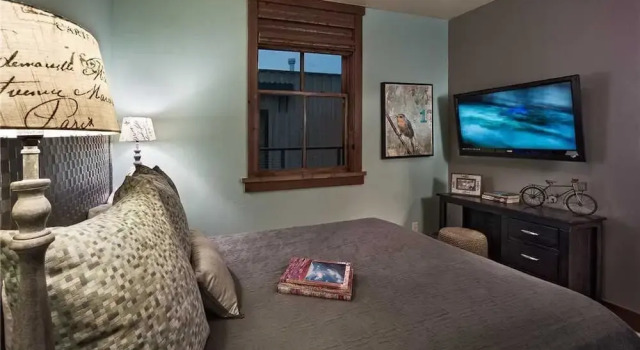 Governors Penthouse 401 3 BedroomCondo By Moving Mountains