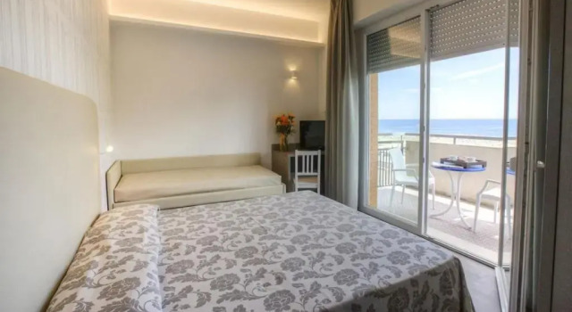 Номер Superior Hotel 2000