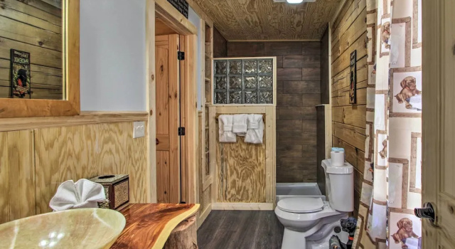Коттедж 'the Phoenix' Cabin w/ Hot Tub in Gatlinburg!