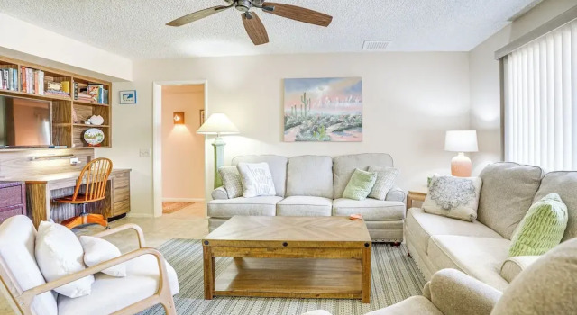 Walk to Golf Course: Sun City West Retreat