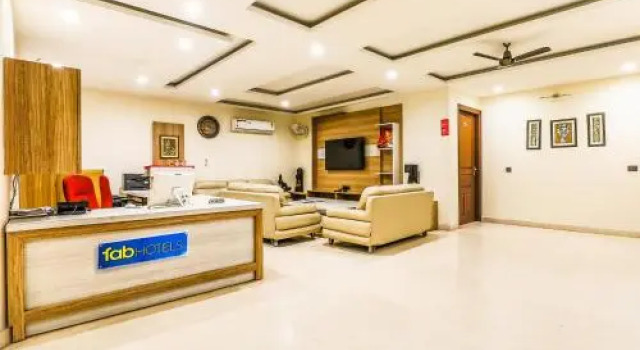 OYO 7785 Noida Castle