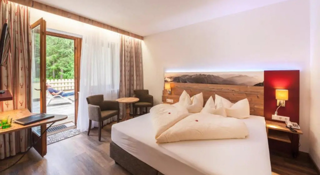 Двухместный номер Standard с балконом Raffls Hotel