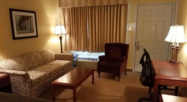 Четырёхместный номер Standard Best Western Salbasgeon Inn & Suites