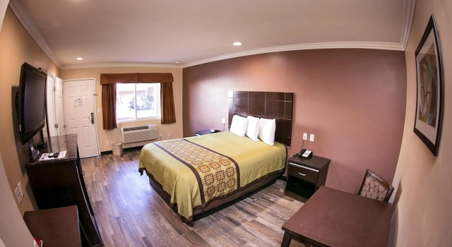 Rodeway Inn & Suites Bellflower