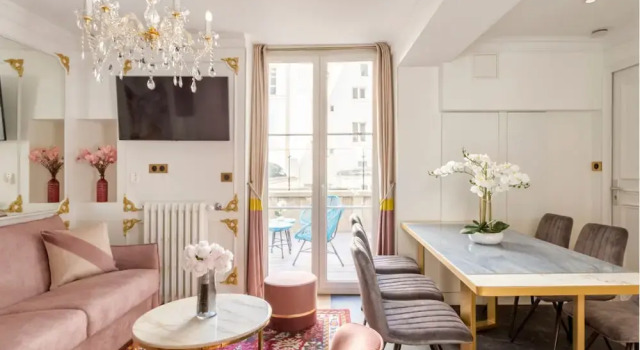 Апартаменты с балконом и с видом на город Merveil Luxury Suites - Bac I-II