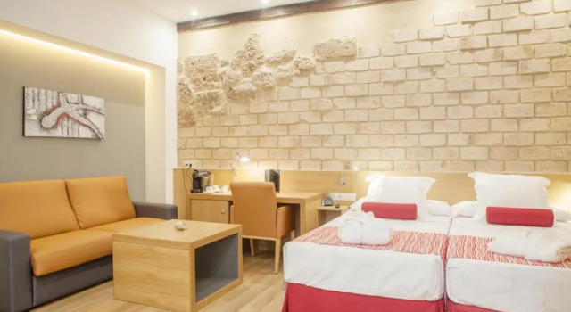 Трёхместный номер Comfort Soho Boutique Capuchinos & Spa