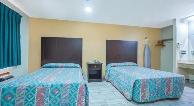 Четырёхместный номер Standard Texas Inn San Benito near Harlingen