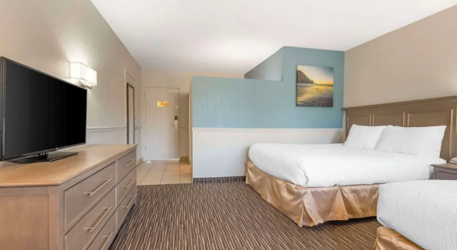 Четырёхместный номер Standard с балконом Best Western San Marcos Inn