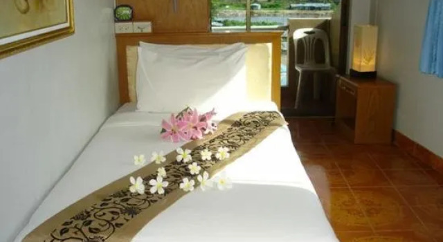 Номер Standard с красивым видом из окна Patong Lamai Residence