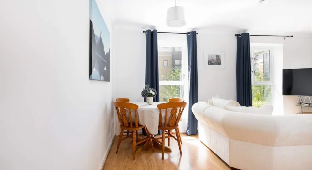 Modern 2 Bed, for up to 4, Excel/city Airport, Varaa Huoneisto Asunnot kohteessa Merseyside, Huoneisto
