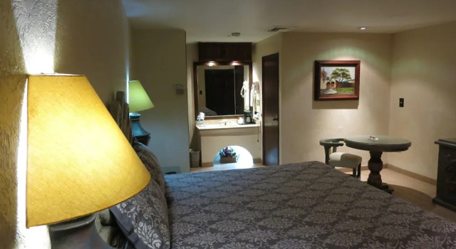 Полулюкс Hacienda Hotel