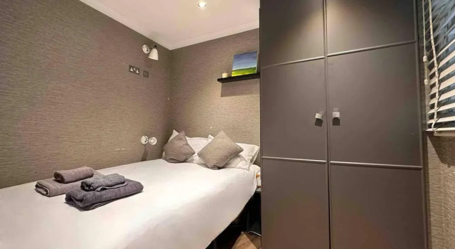 Modern Central 3-brs House With 3 Bths 2 Hottube