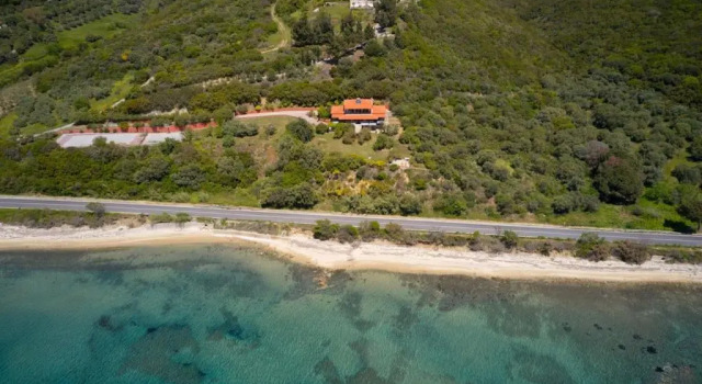 Коттедж Beachfront villa with huge garden, 3br, Halkidiki