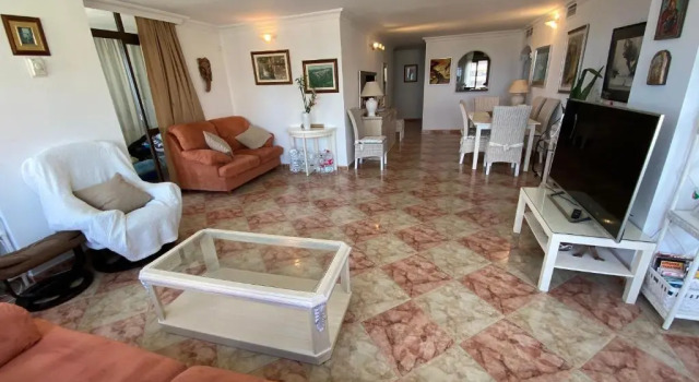 Precioso piso de lujo,4 dormitorios frente al mar, Забронировать Отель Отели Торремолинос с бассейном, рядом с Культурный центр им. Пабло Руиса Пикассо, Бассейн