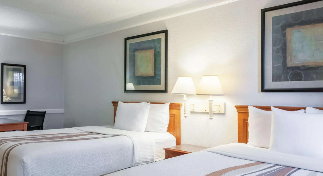 Четырёхместный номер Deluxe La Quinta Inn by Wyndham New Orleans West Bank / Gretna