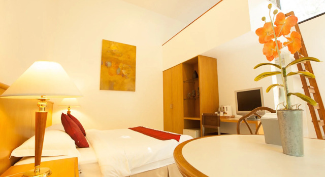 Nern Chalet Beachfront Hotel