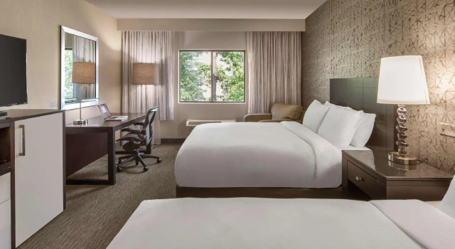 Четырёхместный номер Standard DoubleTree by Hilton Hotel Chicago Wood Dale - Elk Grove