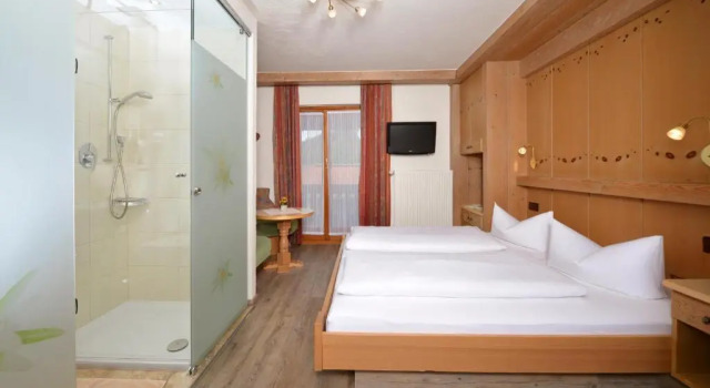Двухместный номер Standard с балконом Hotel Edelweiß