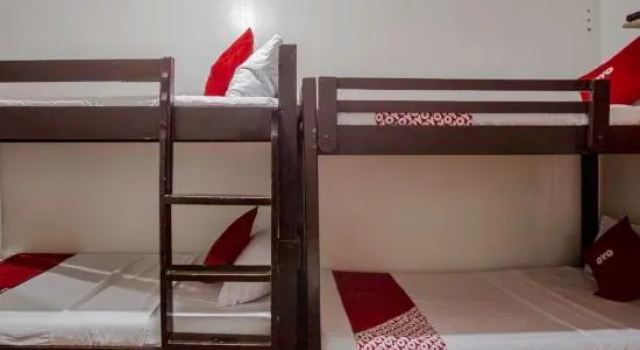 Семейный люкс Deluxe OYO 741 Sierra Travellers Inn