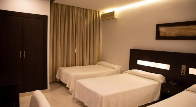 Трёхместный номер Standard Hotel El Mesón