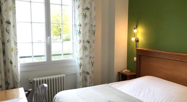 Двухместный номер Standard Logis Hôtel Les Airelles Neufchâtel En Bray