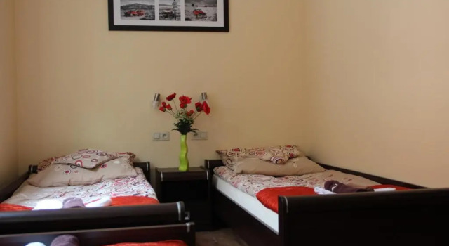 Baza noclegowa Mistral, Book Hotel Hoteller i Sieradz med parkering, Parkering